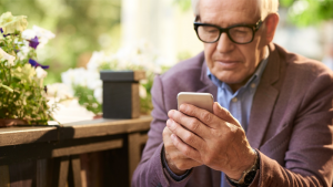 Read more about the article بهترین گوشی برای سالمندان (موبایل مناسب افراد مُسن)