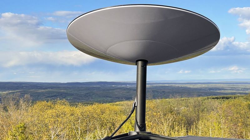 دیش مورد نیاز برای اینترنت ماهواره ای استارلینک