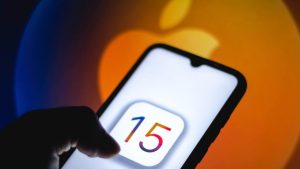 Read more about the article باگ iOS 15 می‌تواند اطلاعات آیفونتان را به‌صورت از راه دور پاک کند