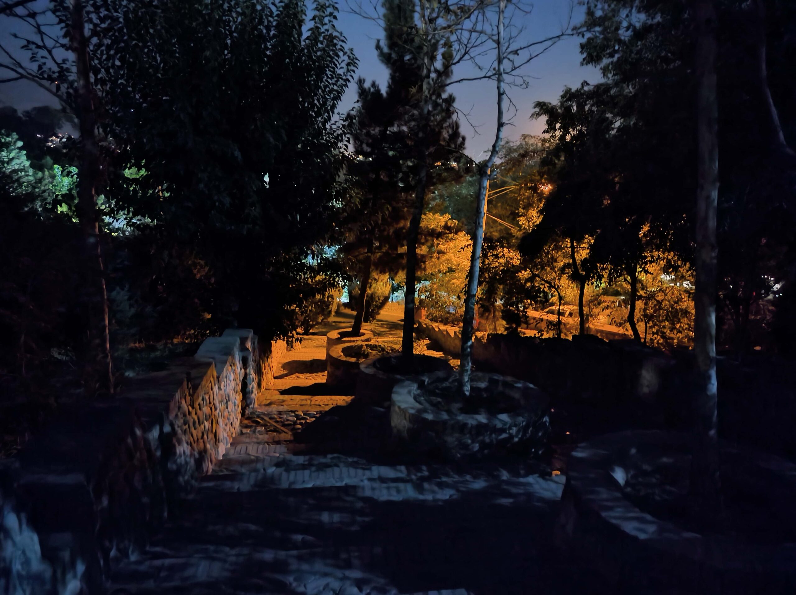 عکاسی در شب با دوربین اصلی گوشی پوکو X4 GT در حالت Night Mode روشن
