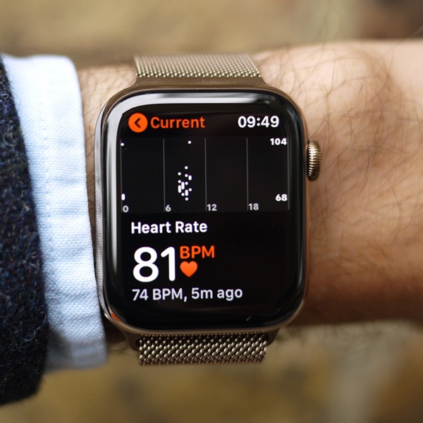 Apple Watch 8 kalp atış hızı ölçümü