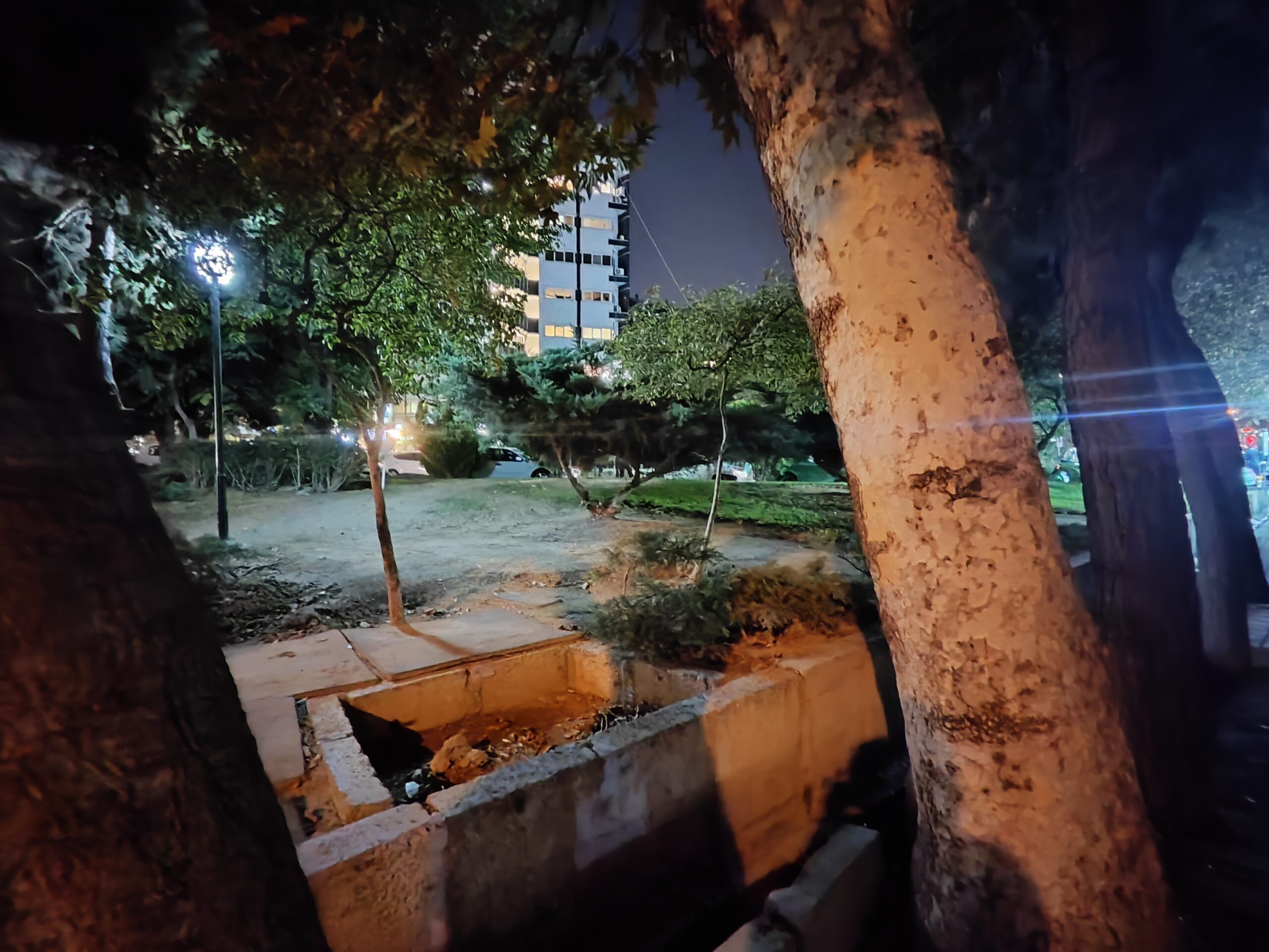 عکاسی با دوربین اولتراواید شیائومی ۱۲ تی پرو در شب با حالت Night Mode روشن