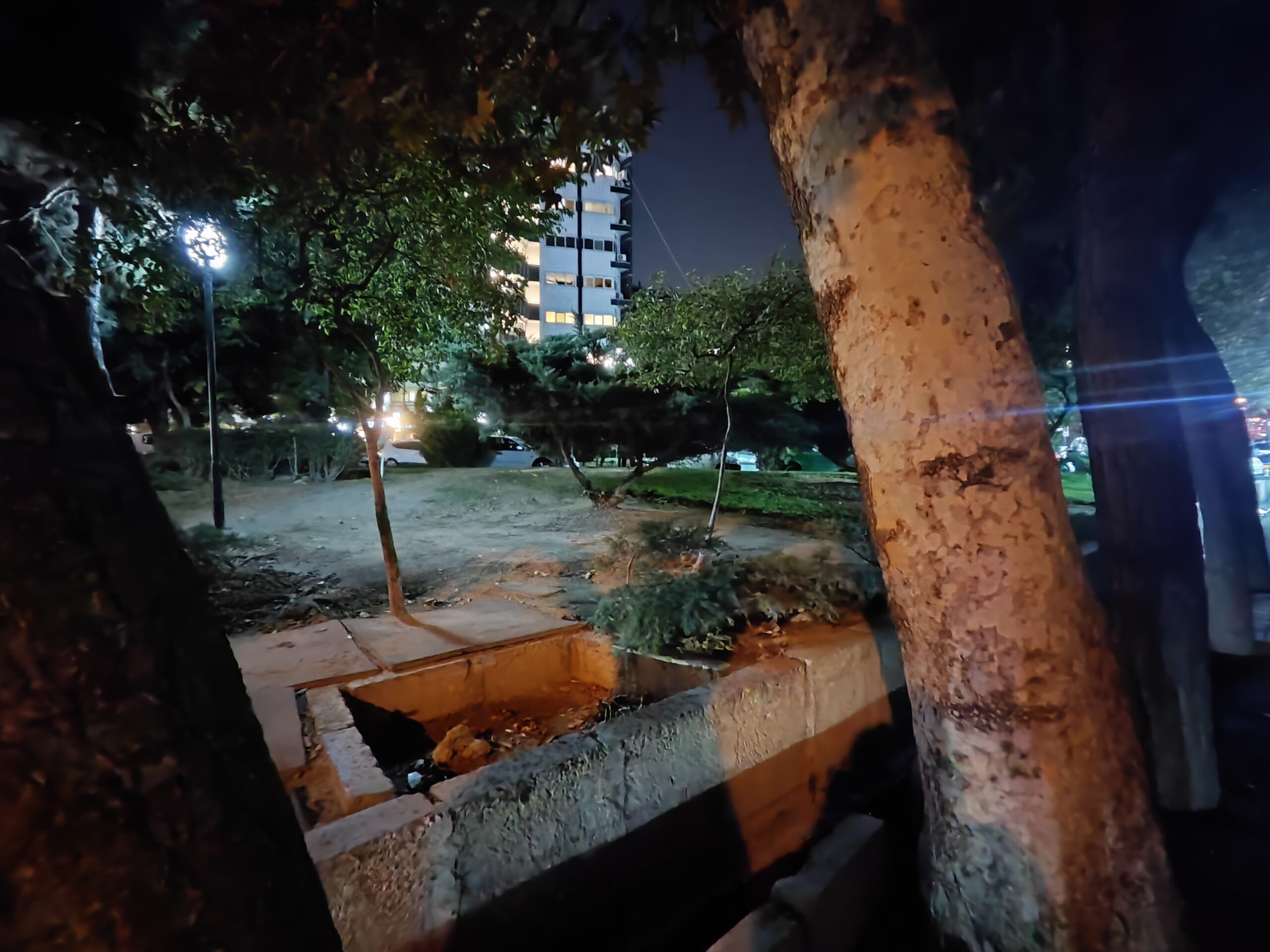 عکاسی با دوربین اولتراواید شیائومی ۱۲ تی پرو در شب با حالت Night Mode خاموش