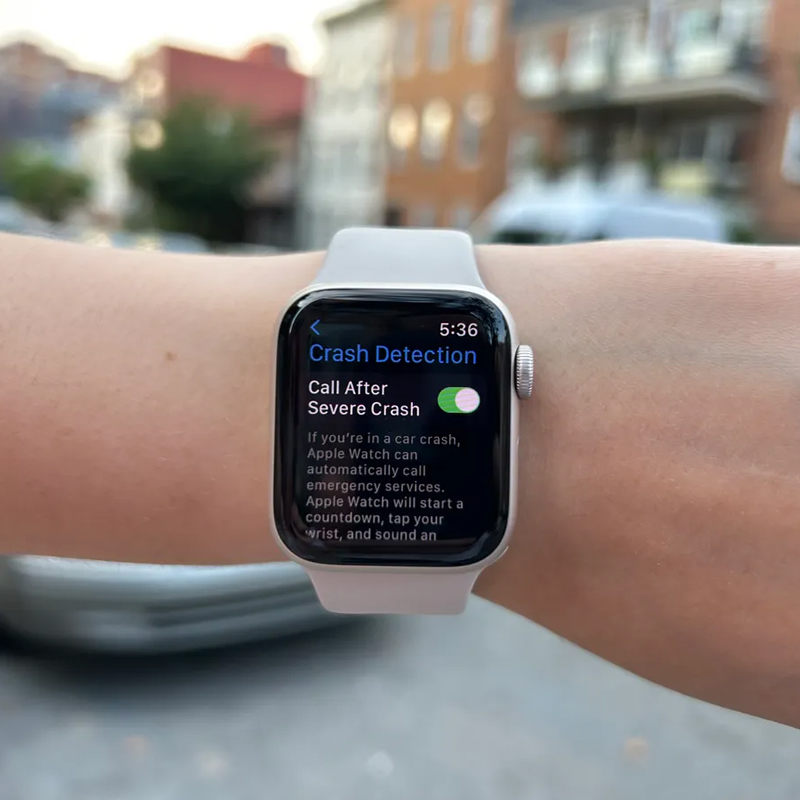 Apple Watch SE 2022'de kaza algılama sensörü