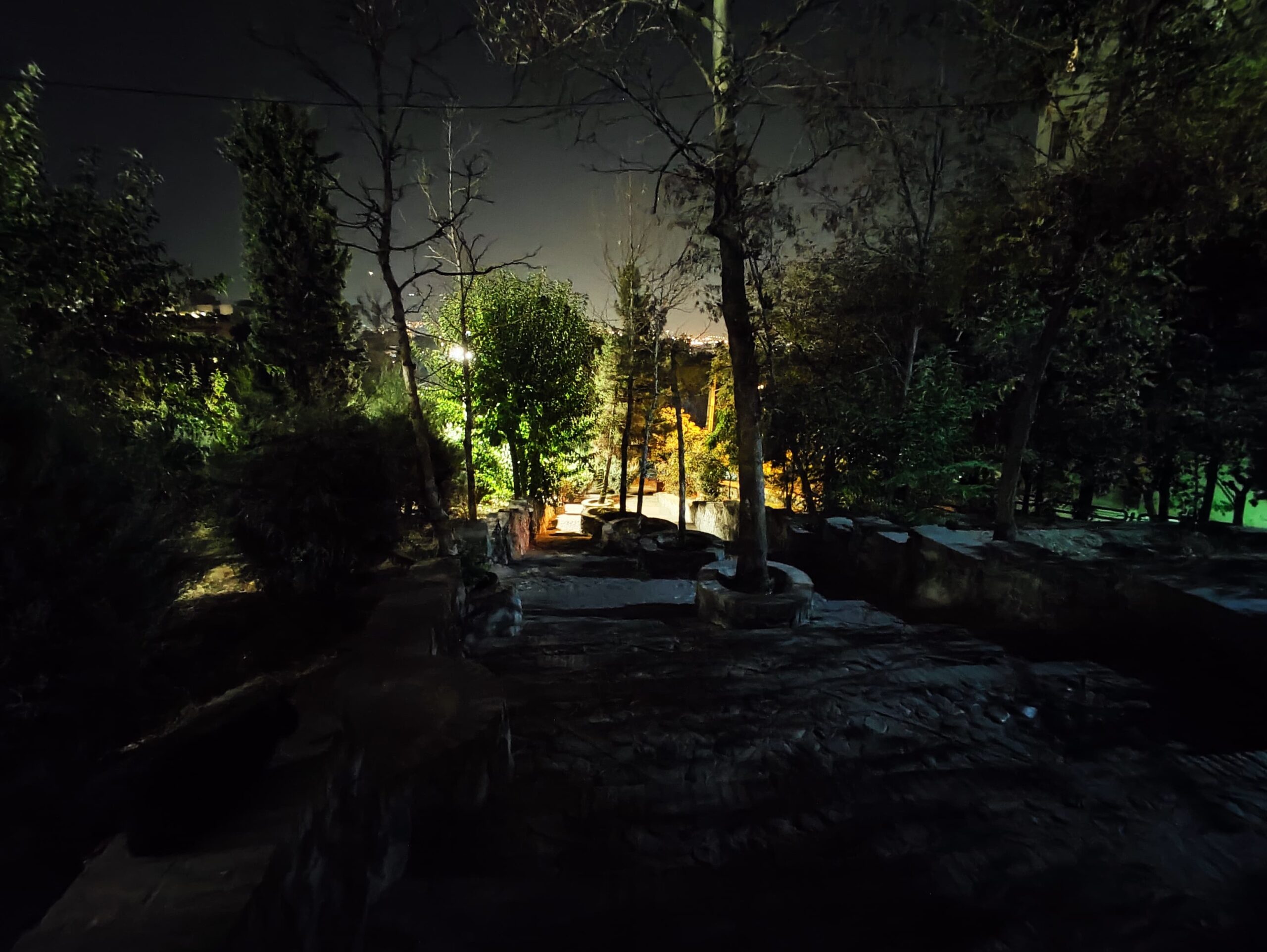 نمونه عکس دوربین اولتراواید شیائومی ۱۲ لایت در شب با Night Mode خاموش - عکس اول
