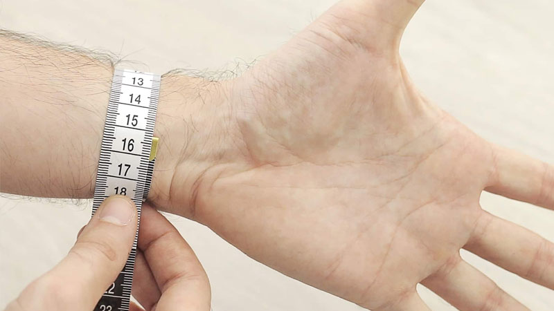 اندازه گیری مچ دست برای انتخاب بهترین ساعت مچی بر اساس سایز مچ